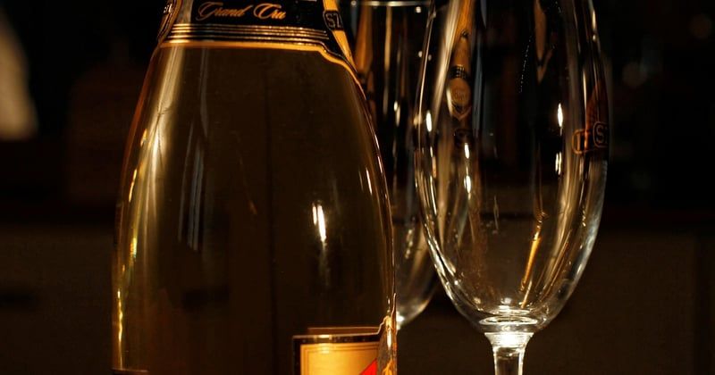 Die 15 besten lustigen Spiele für Silvester mit Freunden