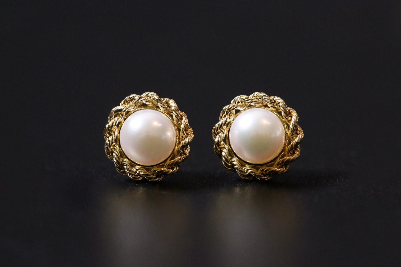 entdecken sie exquisite schmuckstücke, die ihren stil unterstreichen und besonderen anlässen glanz verleihen. von eleganten ringen bis hin zu funkelnden halsketten – unser sortiment bietet zeitlose designs für jeden geschmack.